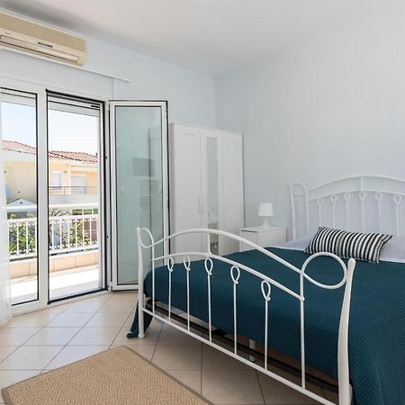 Urban Sea Side Apartments Лименас Екстериор снимка