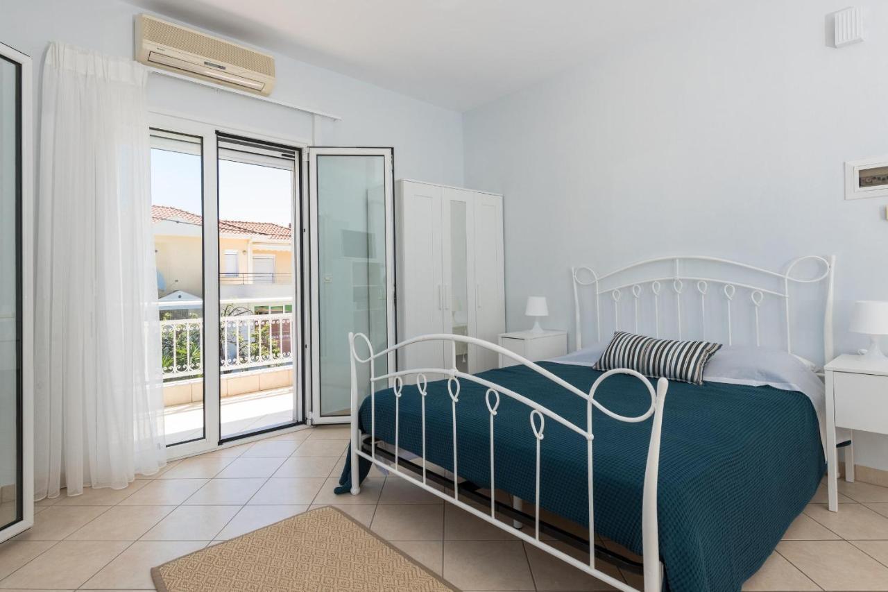 Urban Sea Side Apartments Лименас Екстериор снимка