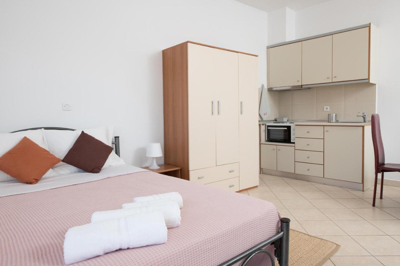 Urban Sea Side Apartments Лименас Екстериор снимка