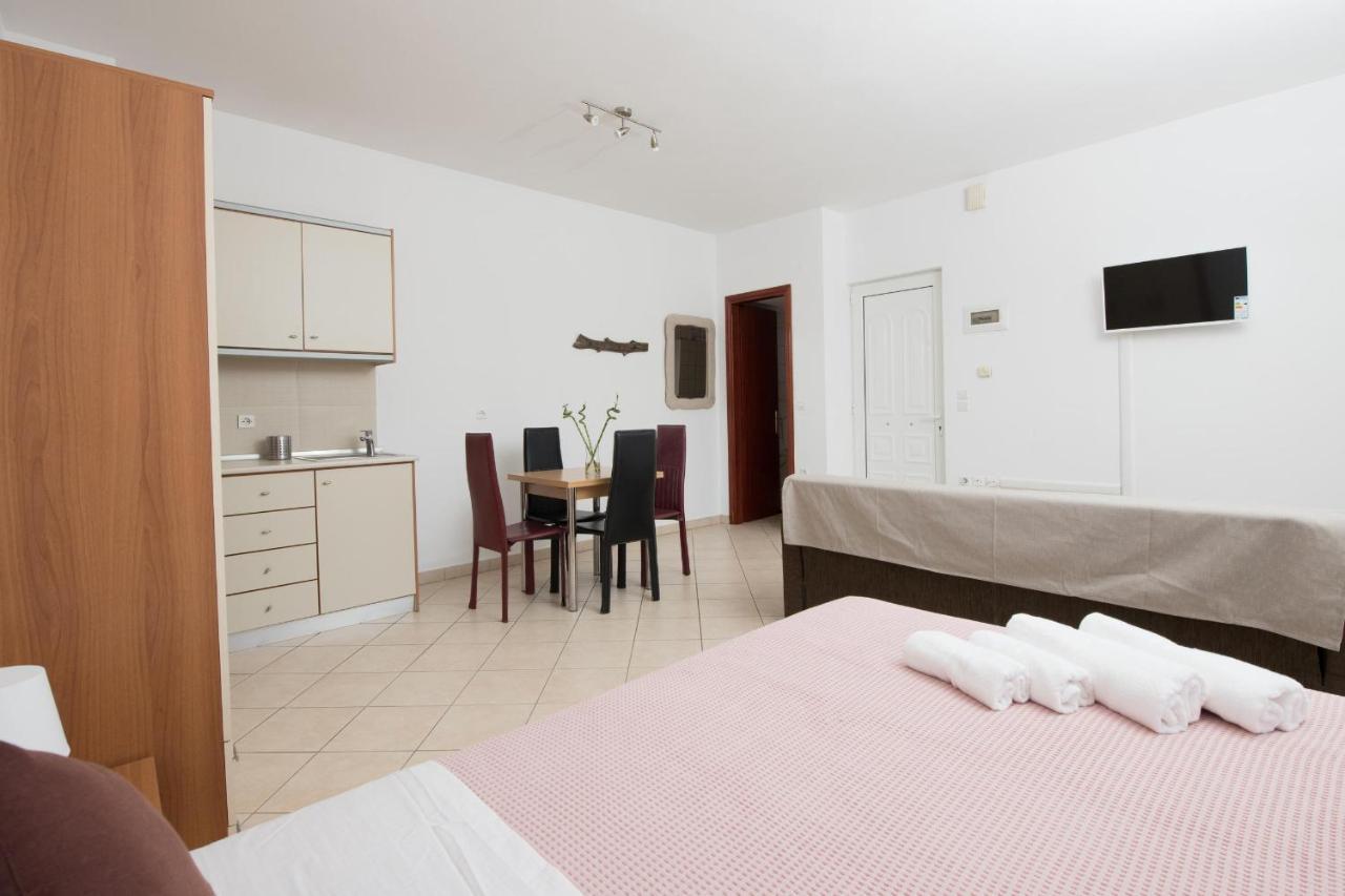 Urban Sea Side Apartments Лименас Екстериор снимка